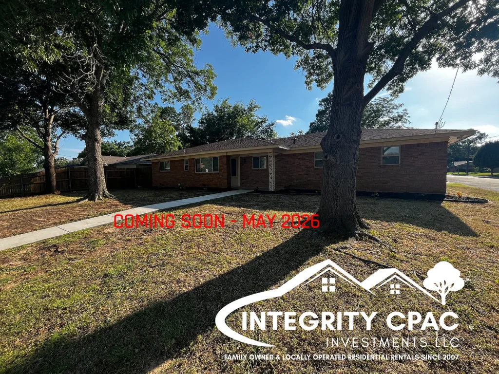 1115 Elmwood front of home, red brick home rental in Gainesville, Texas